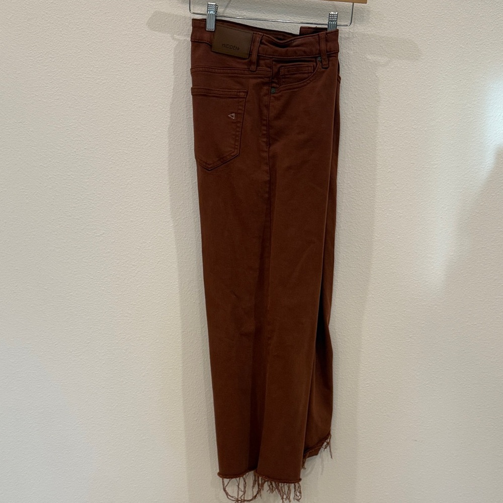 Women's Cropped Jeans in Brown